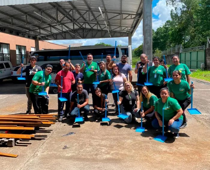 Imagem de estudantes do Programa Autonomia e Renda Petrobras do IFSul em aula prática.
