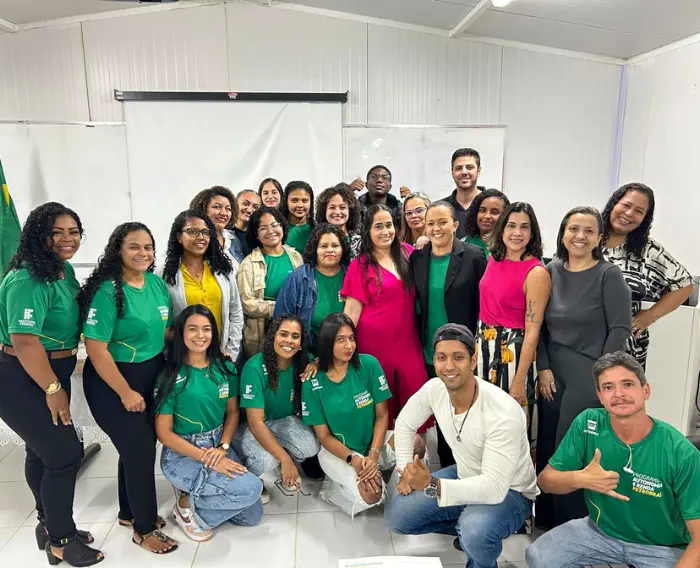 Imagem de estudantes do Programa Autonomia e Renda Petrobras do IFES recebem certificado de conclusão de curso.