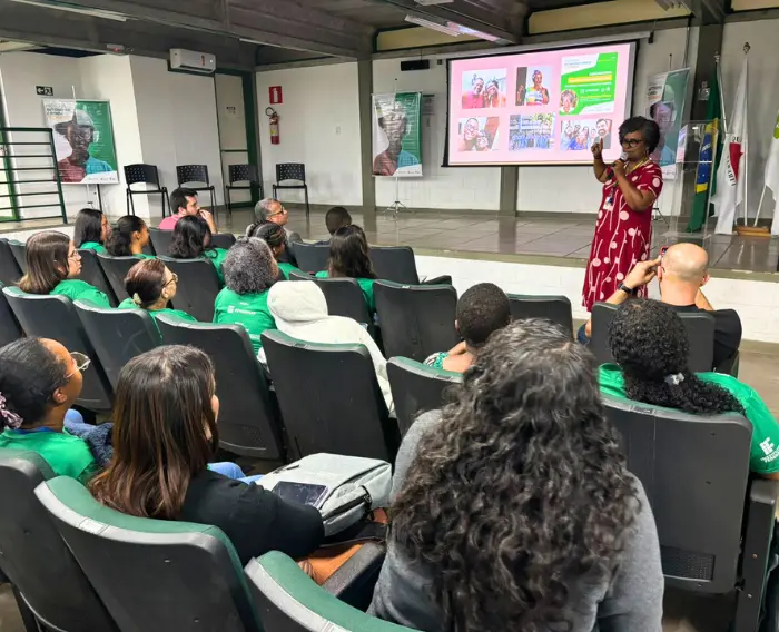 Imagem de estudantes do Programa Autonomia e Renda Petrobras em aula inaugural no IFMG.
