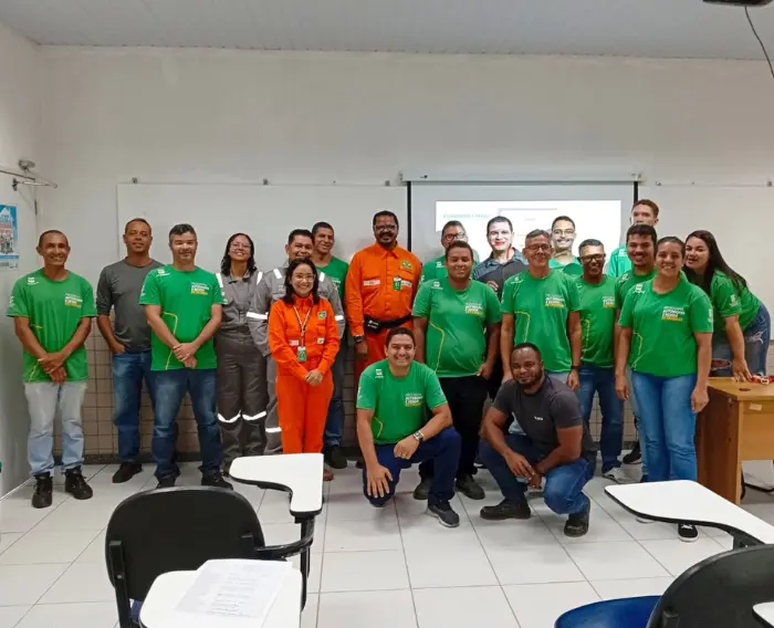 Imagem de estudantes do curso de Inspetor em Elétrica do Programa Autonomia e Renda Petrobras no IFPE - campus Ipojuca.