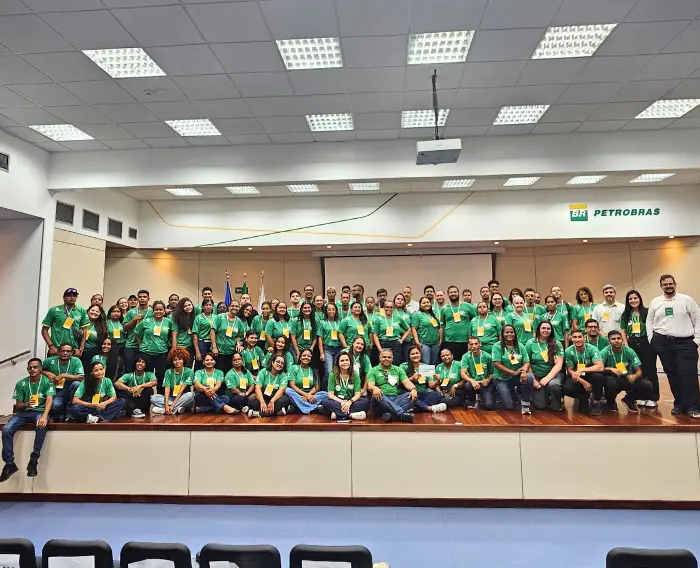 Imagem de Participantes do Programa Autonomia e Renda no auditório da RNEST em Pernambuco