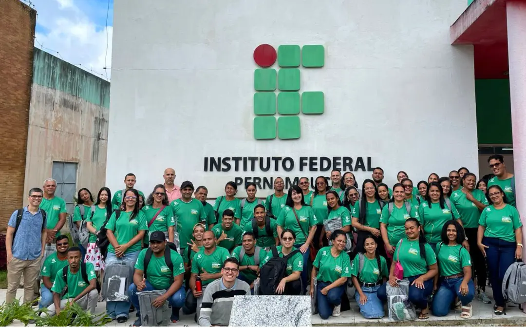 Imagem de estudantes do Programa Autonomia e Renda Petrobras do IFPE.