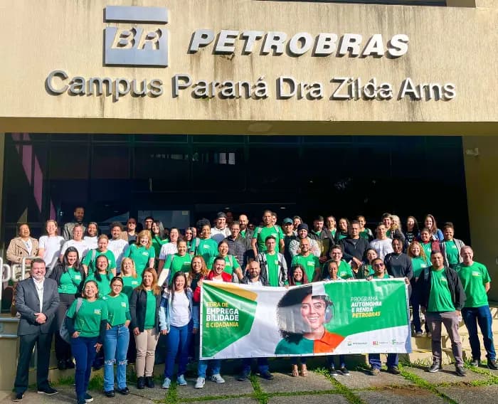 Imagem de participantes da Feira de Empregabilidade do IFPR - Araucária