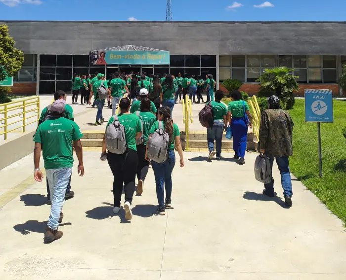 Imagem de Participantes do Programa Autonomia e Renda em visita à REPAR