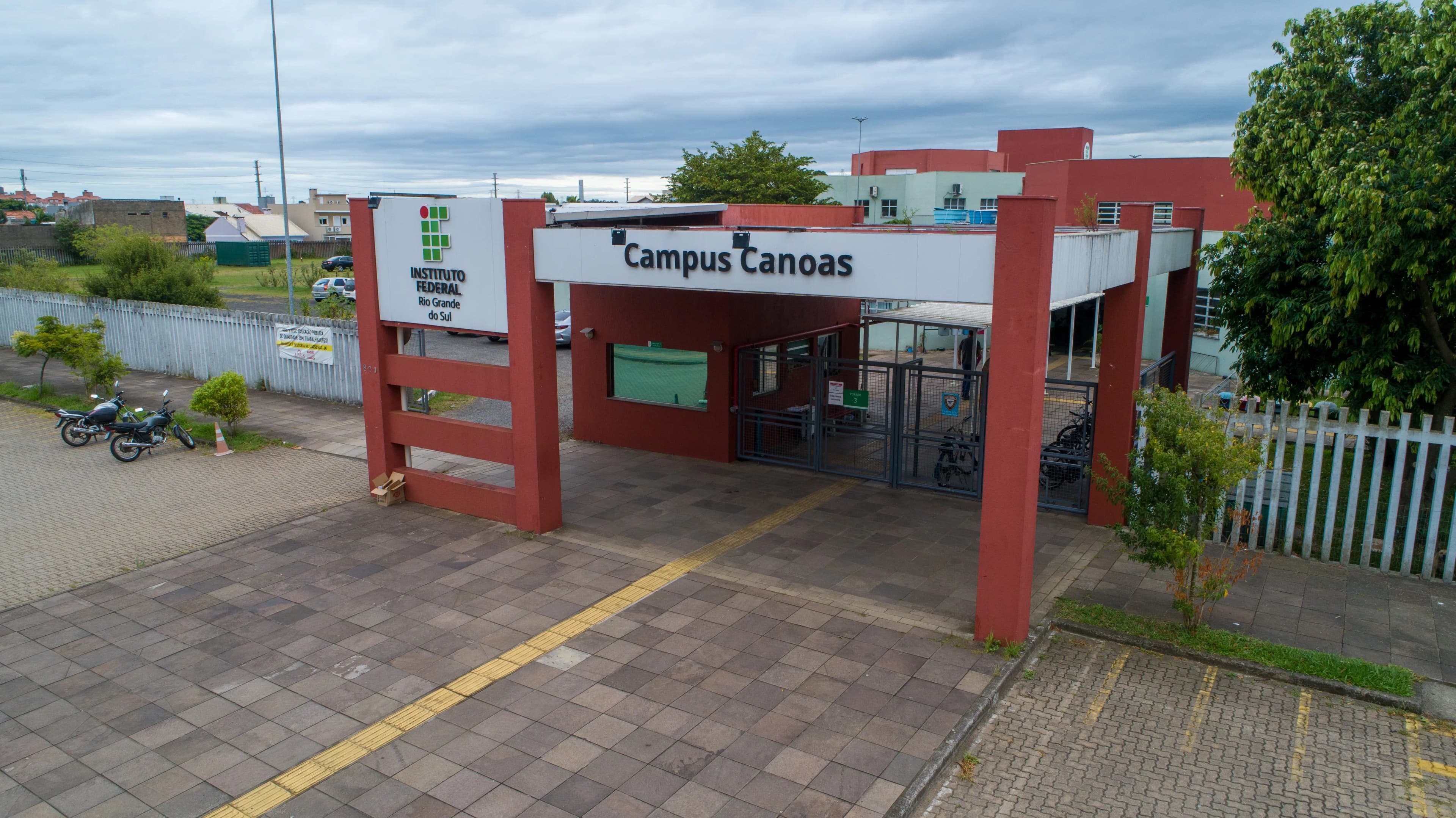 Imagem da fachada do campus Canoas do Instituto Federal do Rio Grande do Sul