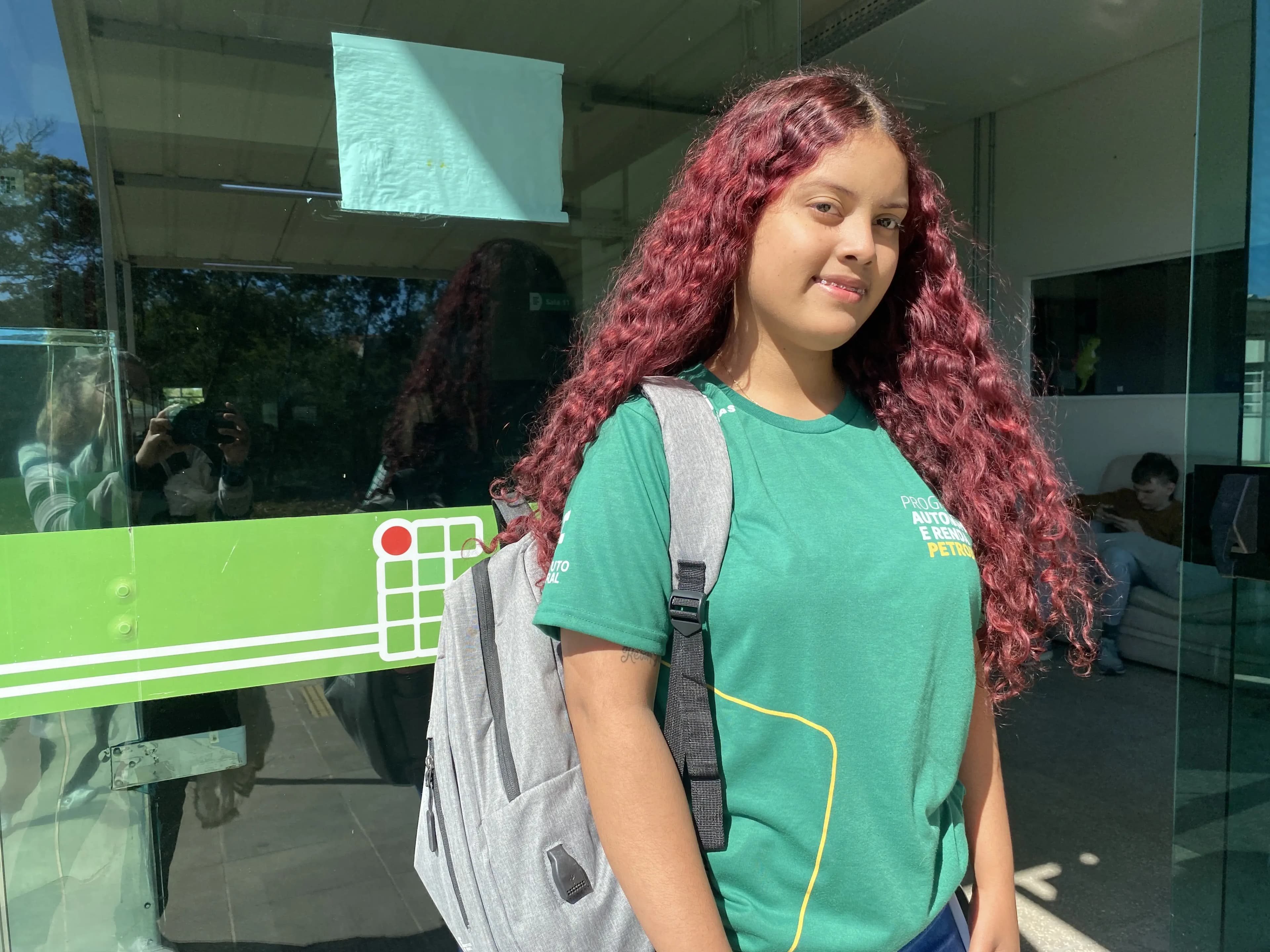 Imagem de estudante venezuelana do Programa Autonomia e Renda Petrobras no IFRS.