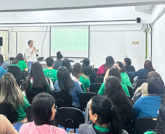 Imagem de estudantes do Programa Autonomia e Renda em palestra no IFSP Cubatão.