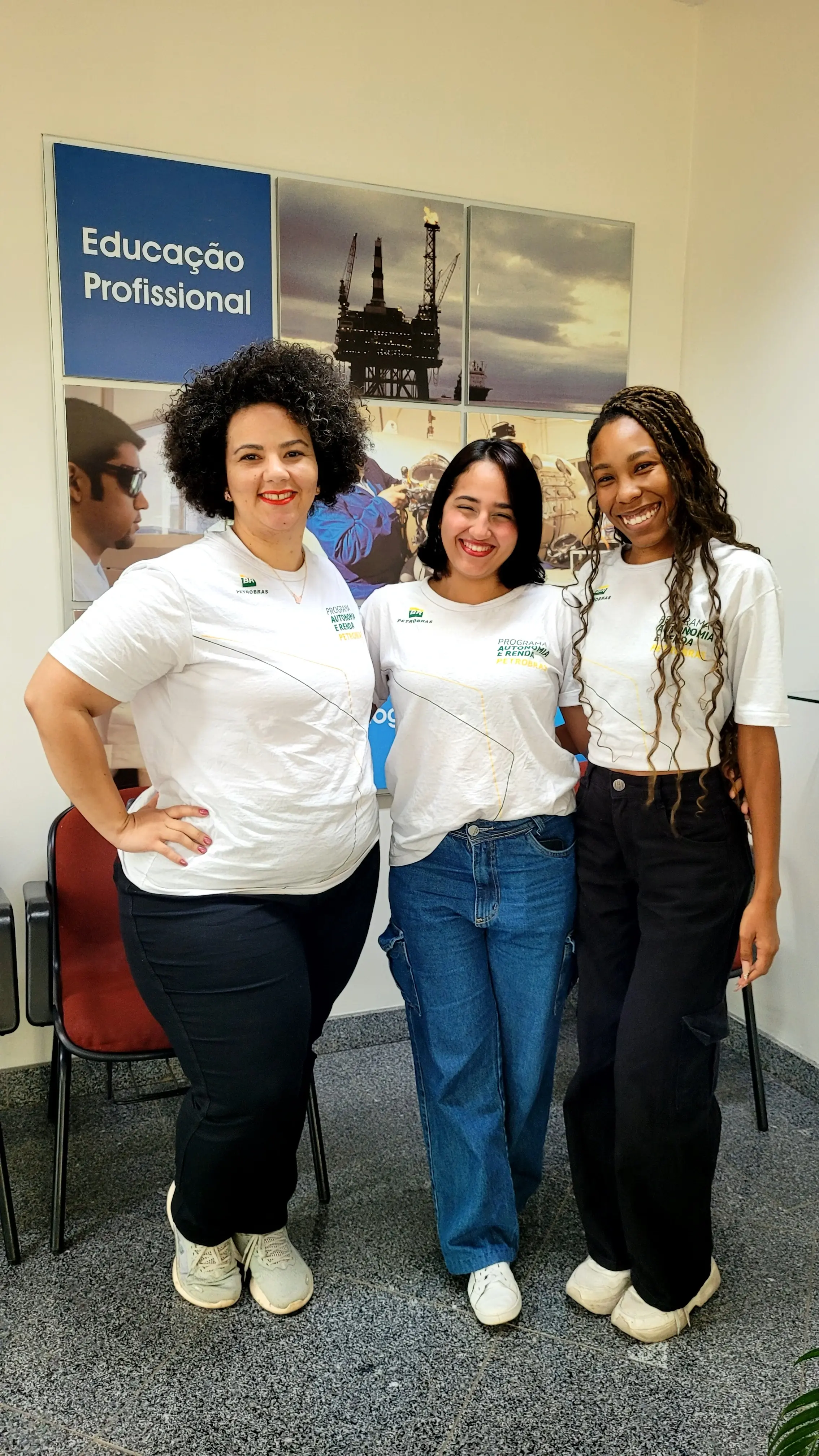 Imagem de estudantes do Programa Autonomia e Renda Petrobras do SENAI Macaé.