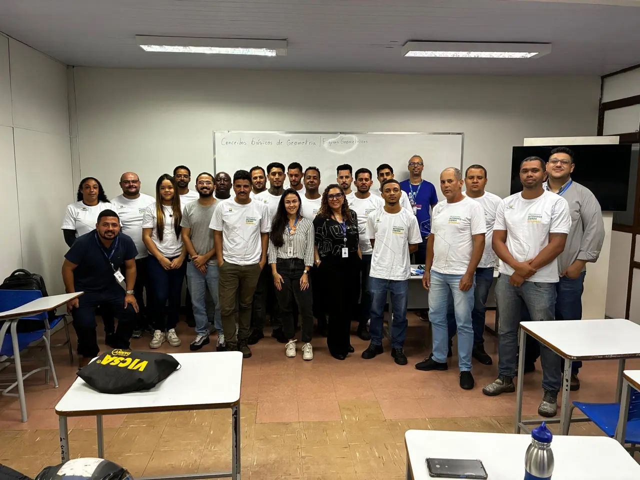 Imagem de estudantes do Programa Autonomia e Renda do SENAI em aula inaugural.