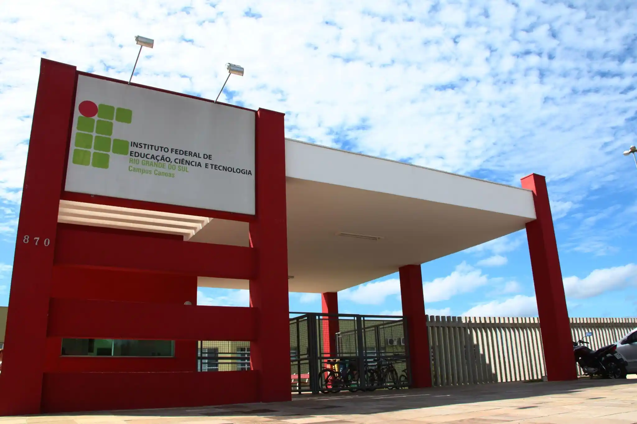 Imagem da fachada do campus Canoas no IFRS